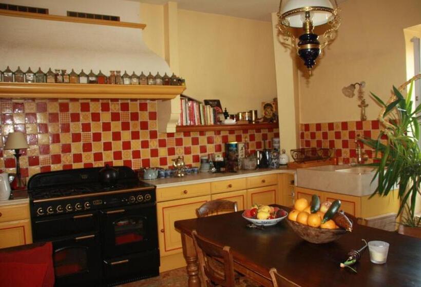 اتاق لوکس یک تخته, La Maison Bleue