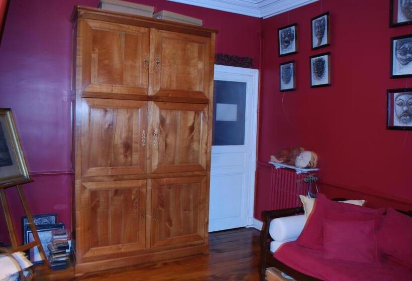 اتاق استاندارد, La Maison Bleue