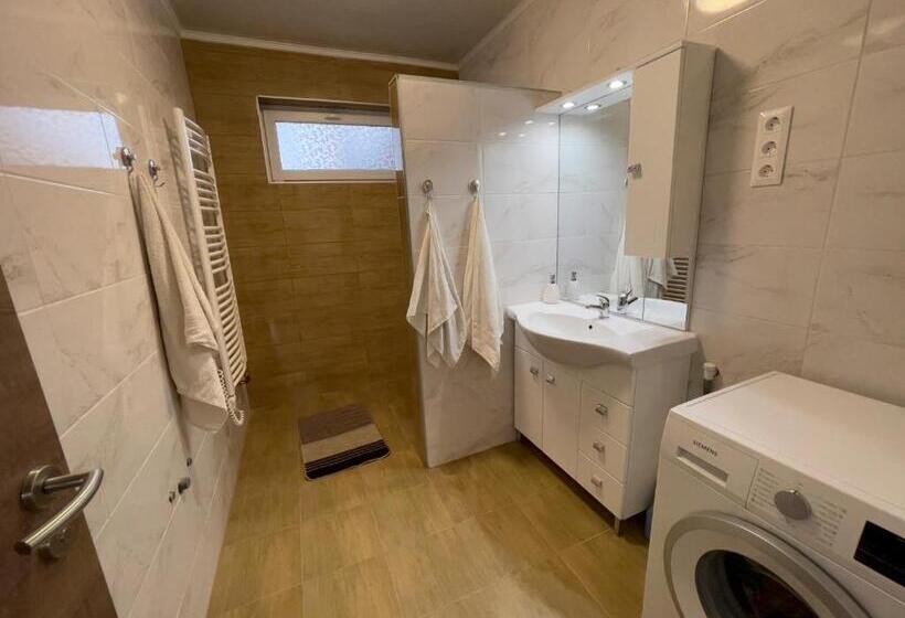آپارتمان 1 خوابه, Grátisz Apartman Siófok