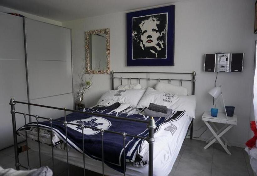 Apartamento 1 Dormitório, Happiness