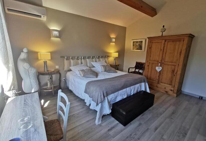 Трехместный Номер Стандарт Вид на Сад, B&b Le Mas Des Chenes