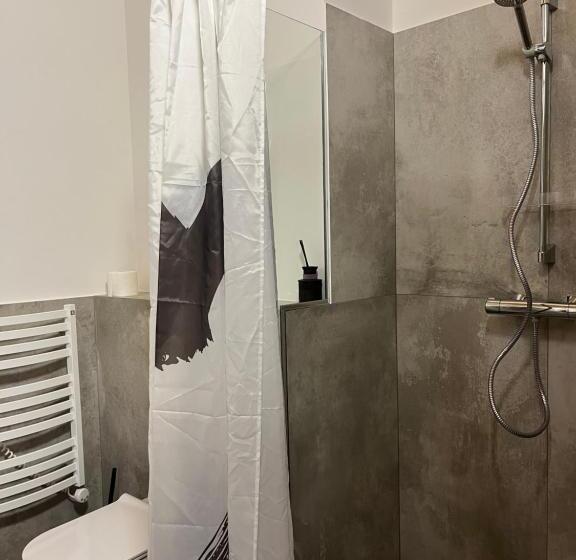 اتاق خانوادگی, Apartamentai Geliu Vila