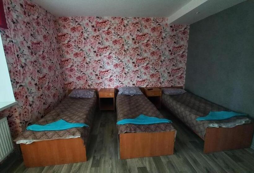 آپارتمان 1 خوابه همکف, The Bunker Hostel