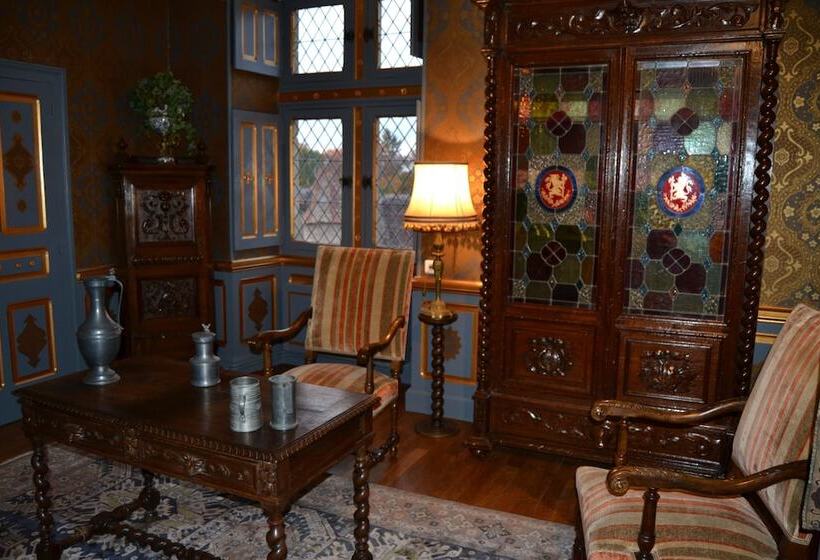 Номер Стандарт, Château De Peufeilhoux