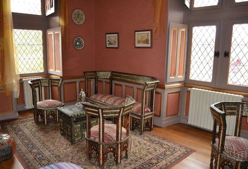 Номер Стандарт, Château De Peufeilhoux