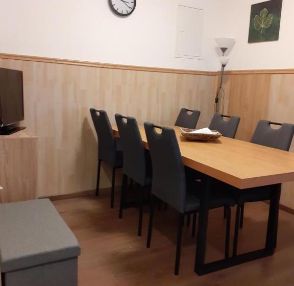 침실 2개 아파트, Zirnberg Appartements