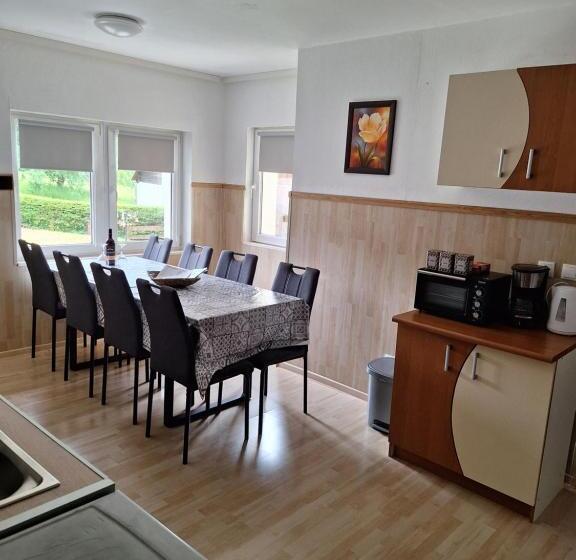 침실 1개 아파트, Zirnberg Appartements
