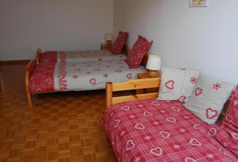 اتاق استاندارد سه نفره, Chambre D Hôtes Kieffer Le Grand Bienfaisy
