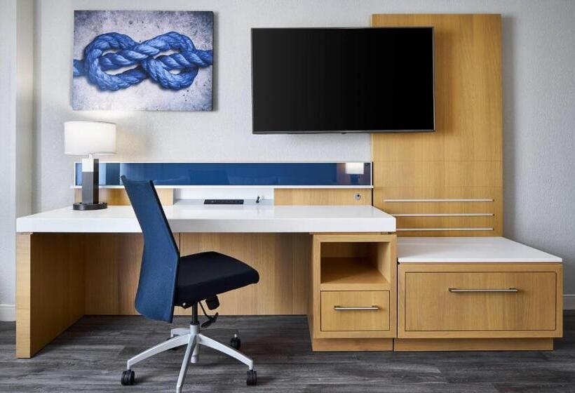 Номер Стандарт, Delta Hotels By Marriott Norfolk Airport