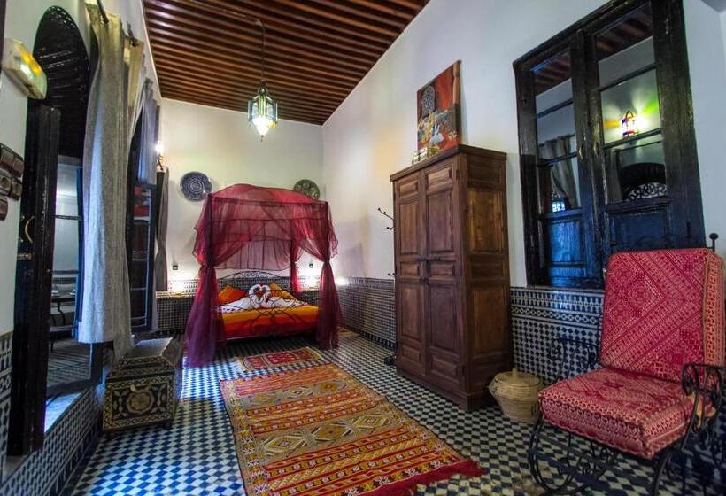 اتاق استاندارد سه نفره, Riad Hala