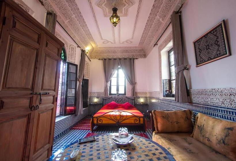 سوییت, Riad Hala