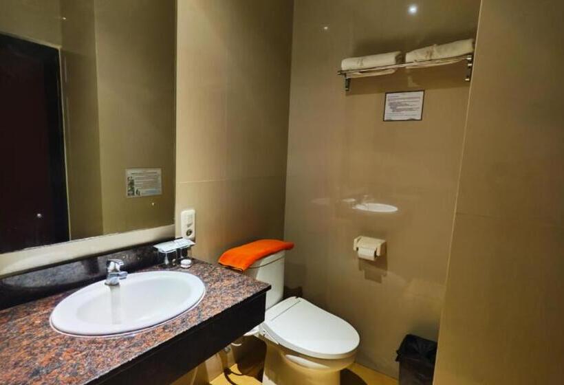 Номер Deluxe Кровать Кинг, Odaita Hotel Pamekasan Madura