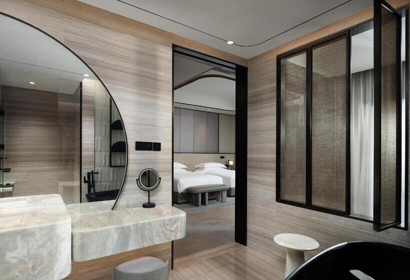 اتاق استاندارد با چشم‌انداز دریاچه, Intercontinental Shanghai Harbour City, An Ihg