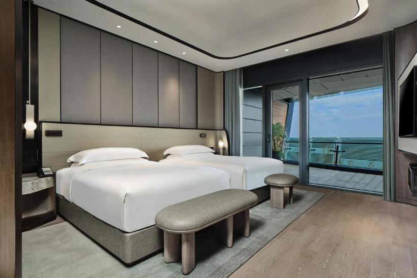 اتاق استاندارد با چشم‌انداز دریاچه, Intercontinental Shanghai Harbour City, An Ihg