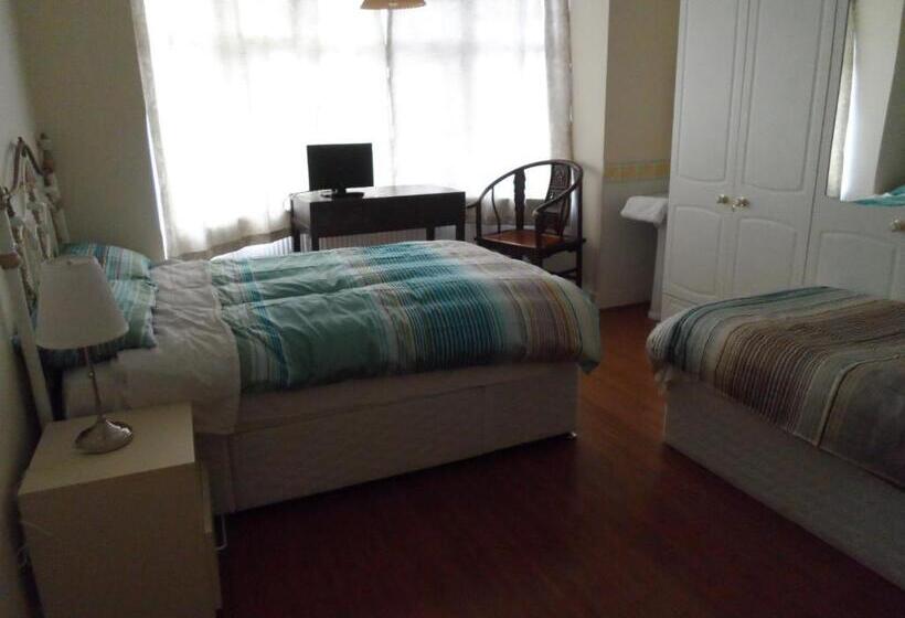 Семейный Номер, Compton Guest House