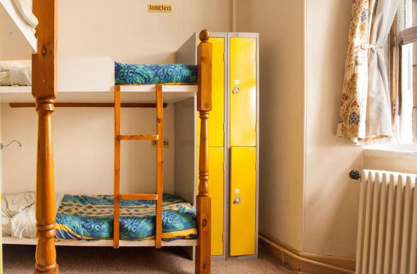 Кровать в Общей Комнате, Castle Rock Hostel   Adults Only