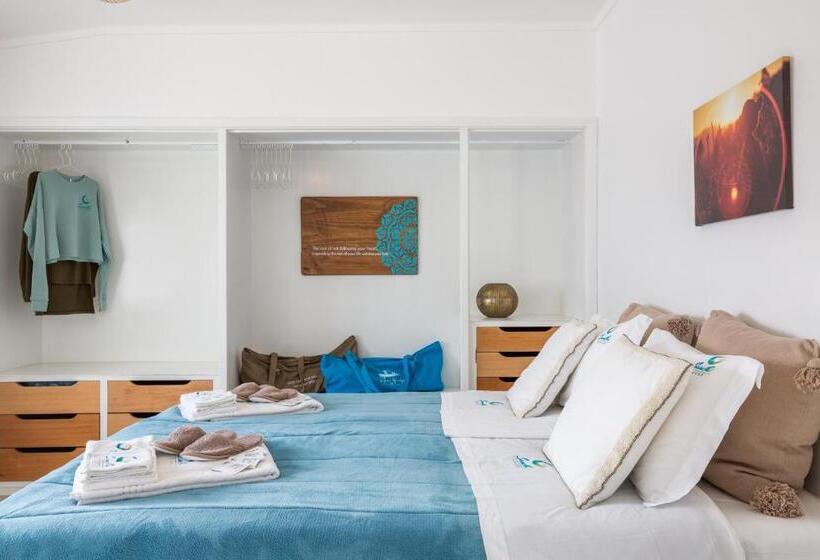 Quarto Deluxe com Sacada, Sandhi House  Yoga & Wellness