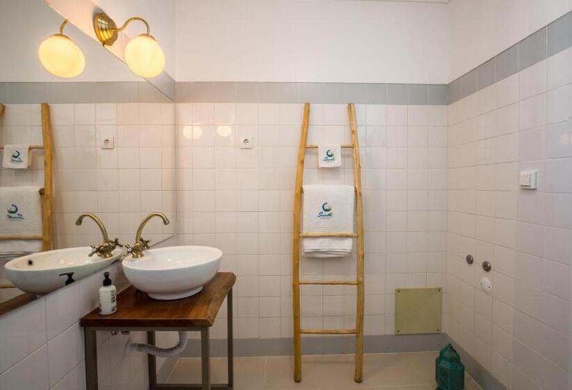 Quarto Estandar Banheiro Compartilhado, Sandhi House  Yoga & Wellness