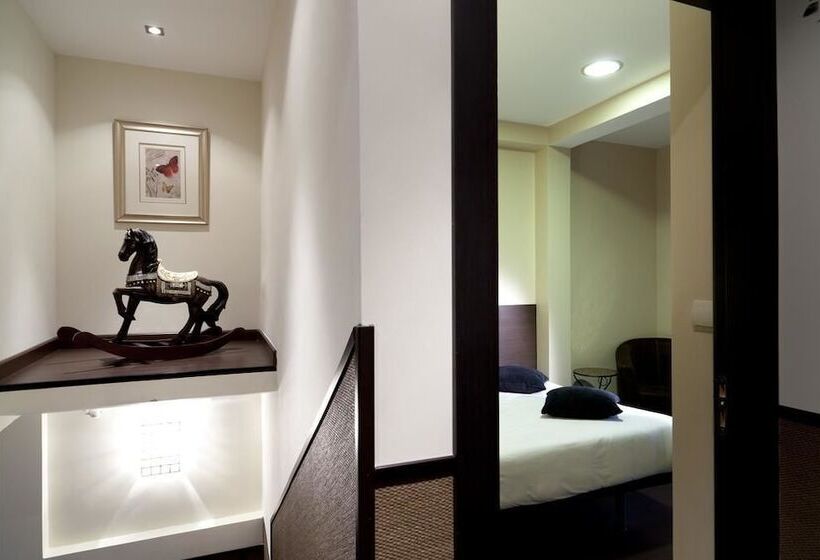 سوئیت جونیور با تراس, Thc Tirso Molina Hostel