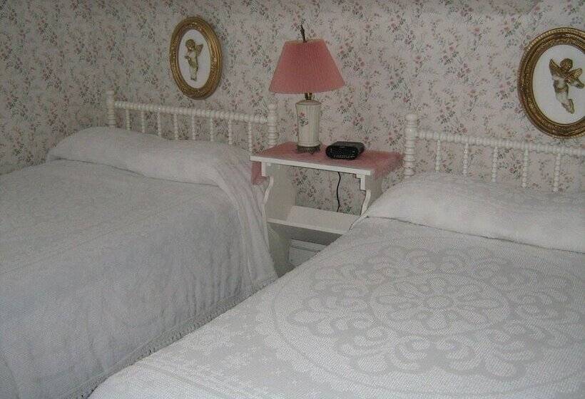 Номер Стандарт 2 Двуспальные Кровати, The Olde Village Inn