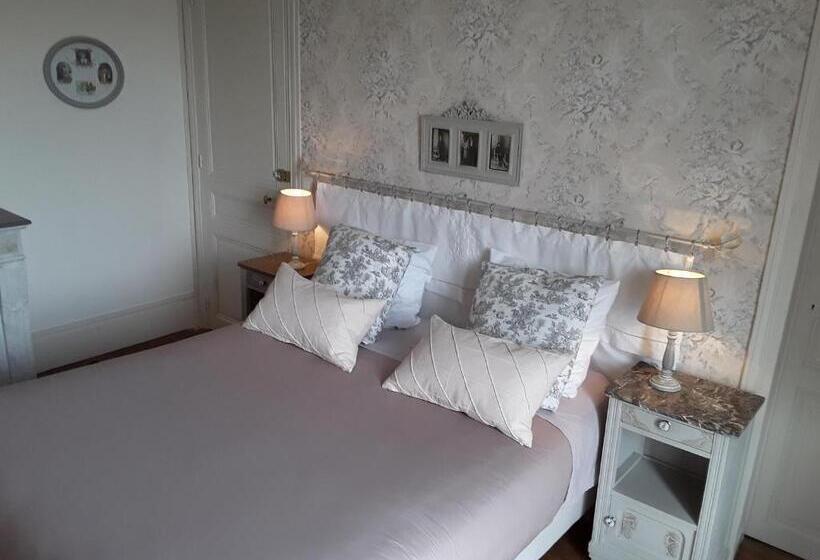 Номер Стандарт с Балконом, Le Manoir De Crisolles
