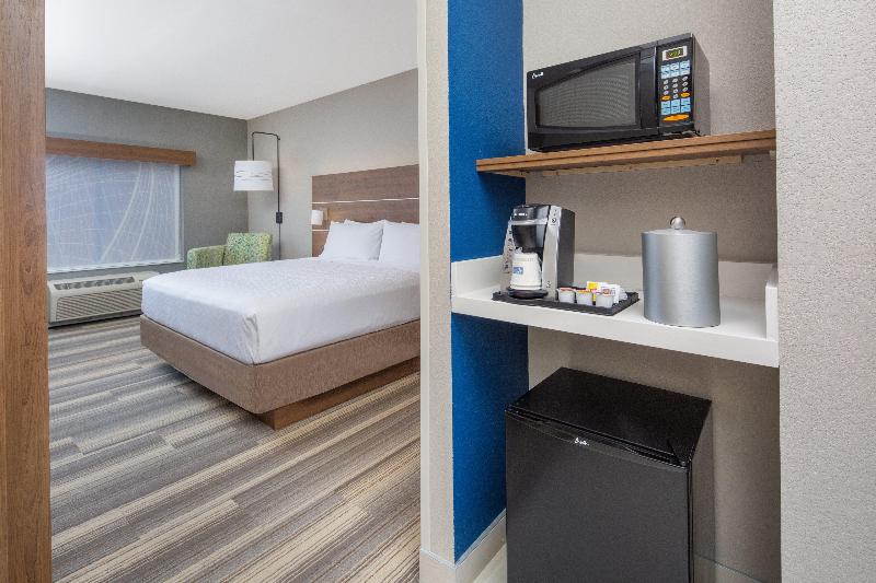 Номер Стандарт Кровать Кинг Адаптированный для Инвалидов, Holiday Inn Express Surprise, An Ihg