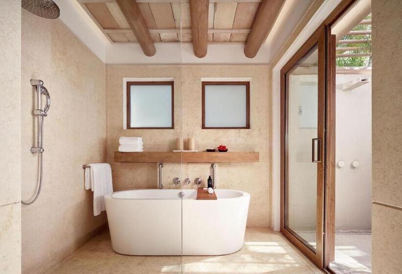 キングサイズベッドのスイートルーム, The St. Regis Punta Mita Resort
