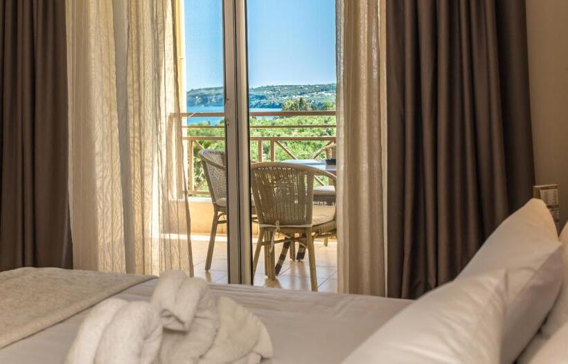 Семейные Апартаменты, Colonides Beach