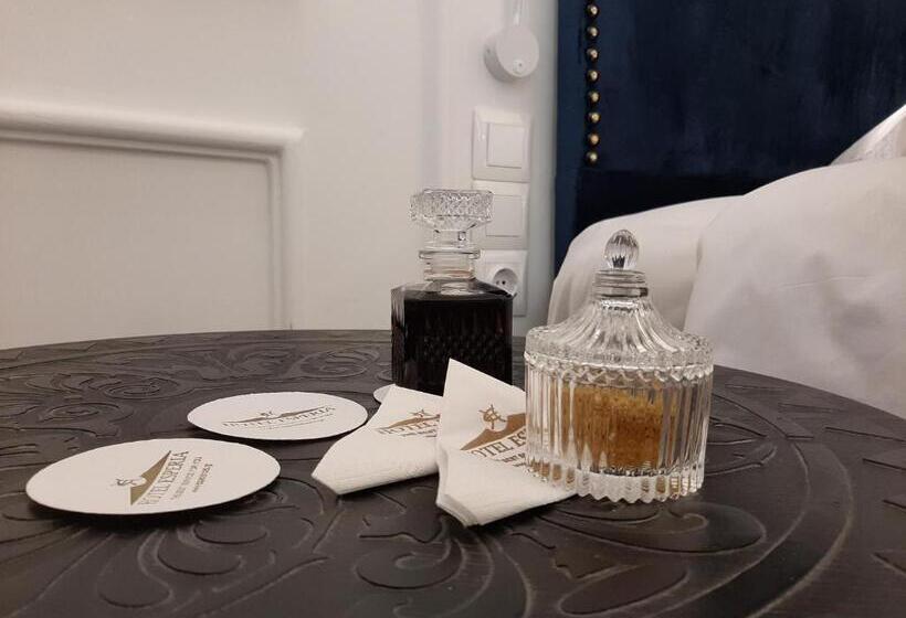 Quarto Superior, Esperia Boutique