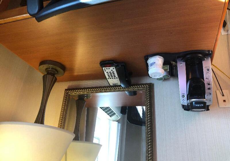 Стандартный Номер Кровать Кинг, Holiday Inn Express Hotel & Suites Howell, An Ihg