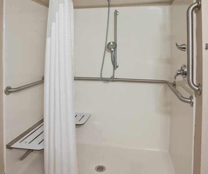 Номер Стандарт Адаптированный для Инвалидов, Holiday Inn Express And Suites St. Cloud, An Ihg