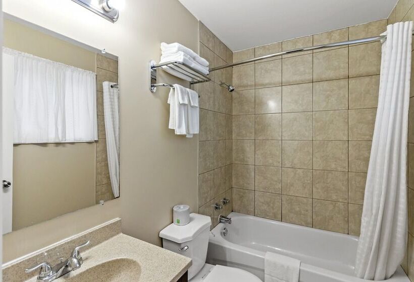 带2个双人床的标准工作室, Nights Inn Owen Sound