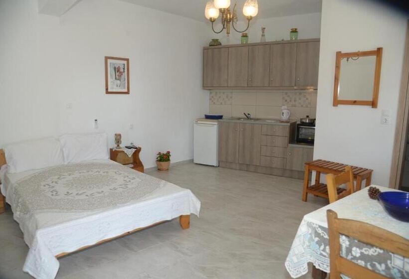 استودیوی استاندارد, Stafylos Suites & Boutique