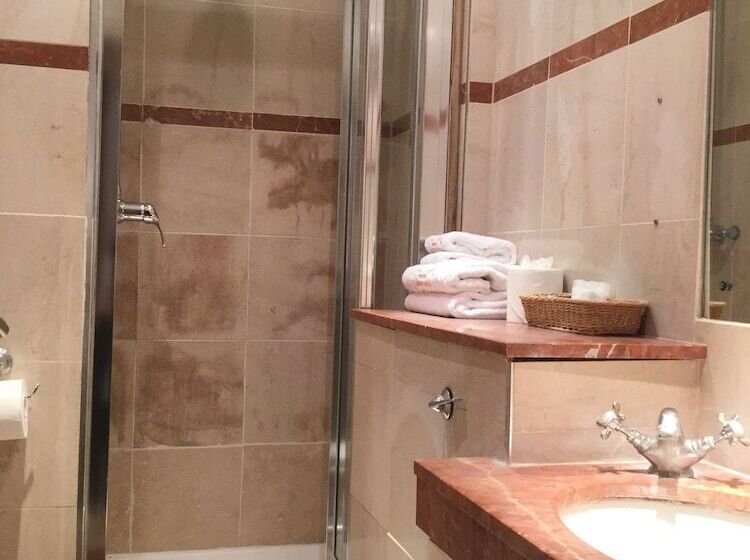 Номер Deluxe, The New London Carlton Hotel & Service Apartments