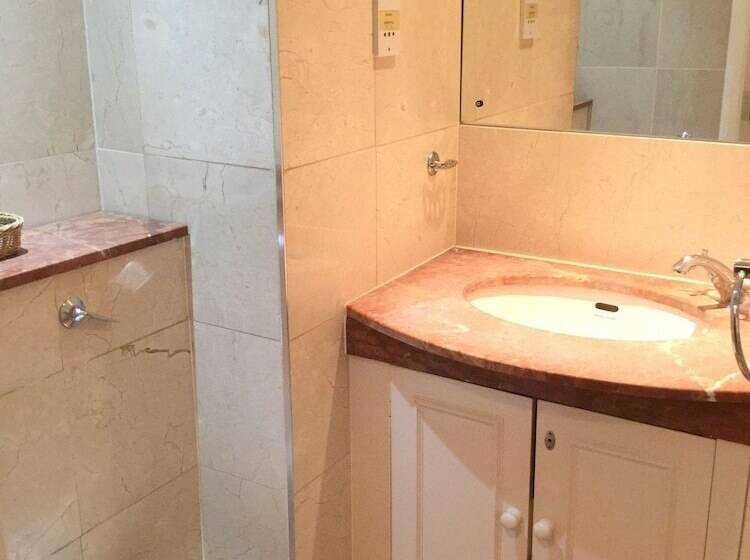 Полулюкс, The New London Carlton Hotel & Service Apartments