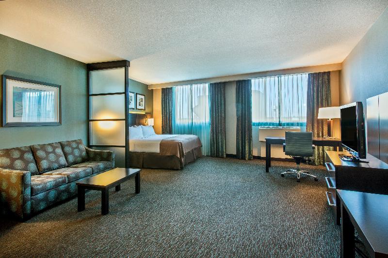 带大床的复式套间, Holiday Inn Saskatoon Downtown, An Ihg