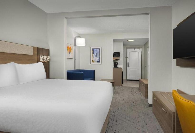 Люкс Кровать Кинг, Holiday Inn Express Hotel & Suites Greensboro   Airport Area, An Ihg