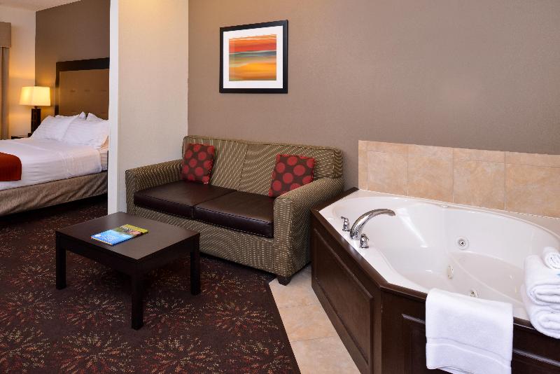 سوئیت با تخت بزرگ, Holiday Inn Express Hotel & Suites Lancaster Lititz, An Ihg
