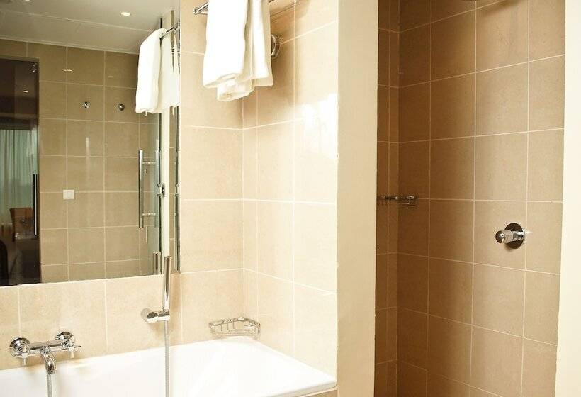 اتاق پریمیوم با چشم‌انداز دریاچه, Radisson Blu Anchorage