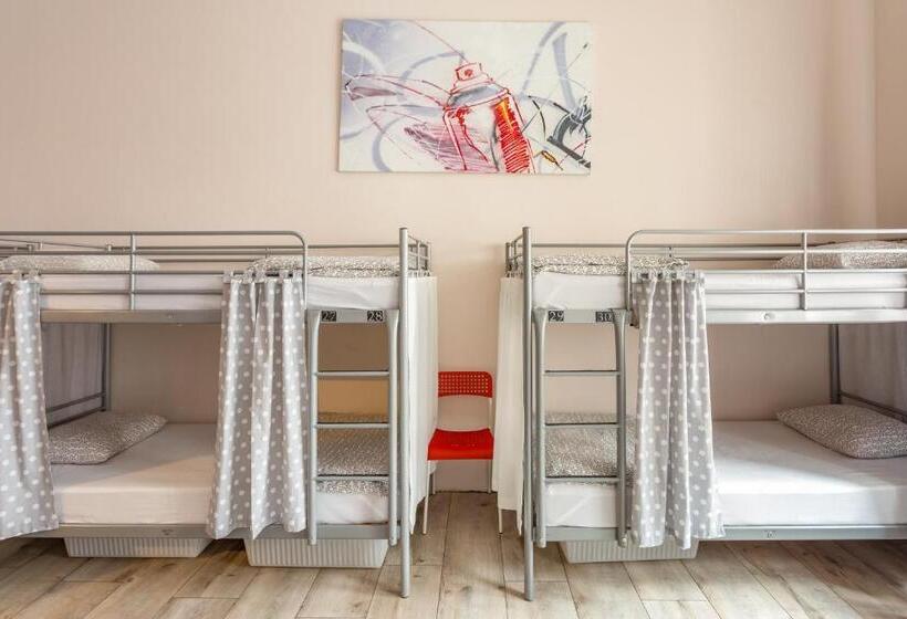 تختخواب در اتاق مشترک, Babel Hostel, Dworzec Pkp, Rynek