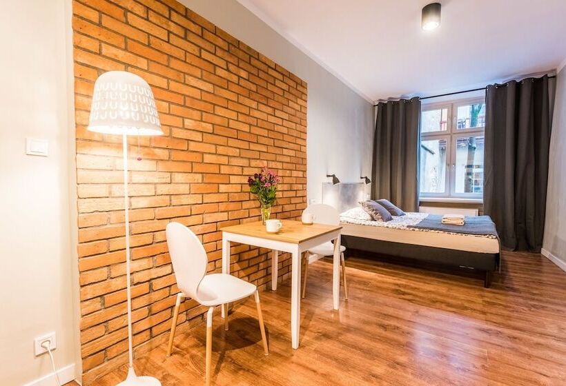 اتاق سوپریور, Flamingo Hostel