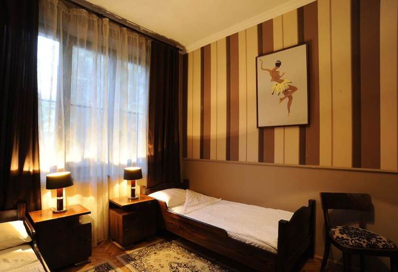 Трехместный Номер Стандарт Совместная Ванная, Hostel Deco
