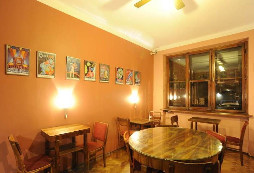 Кровать в Общей Комнате, Hostel Deco