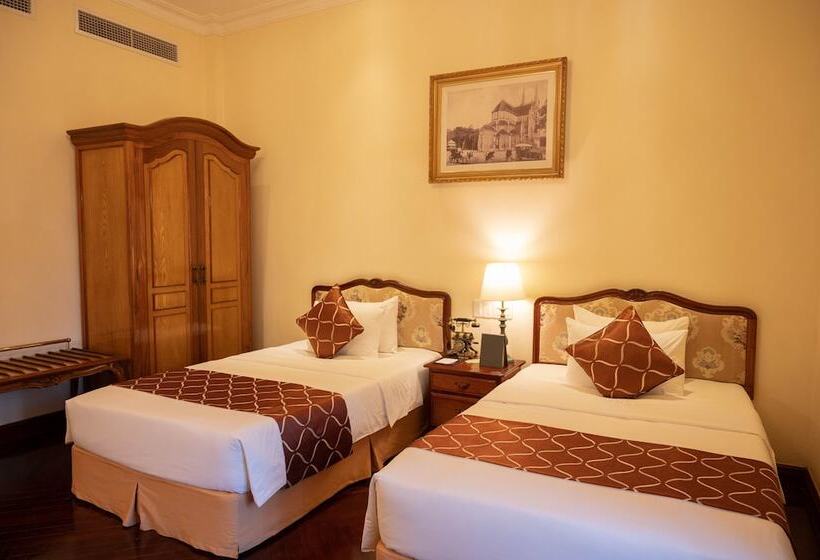 اتاق اجرایی, Grand Saigon
