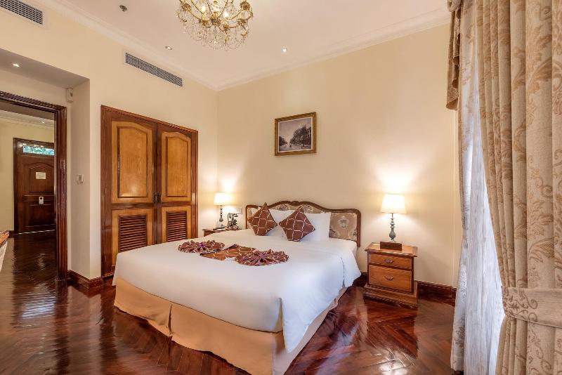 اتاق اجرایی با تخت بزرگ, Grand Saigon