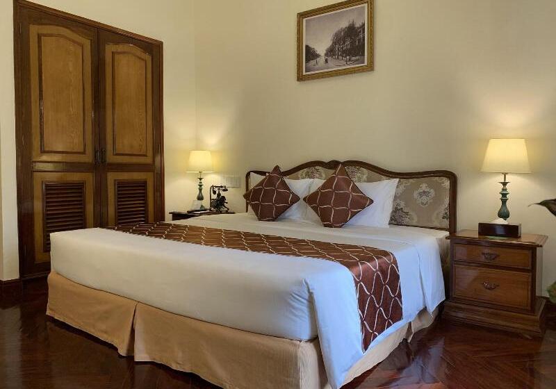 اتاق اجرایی با تخت بزرگ, Grand Saigon