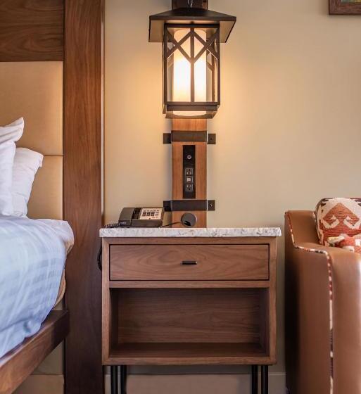 اتاق استاندارد با تخت بزرگ, High Peaks Resort