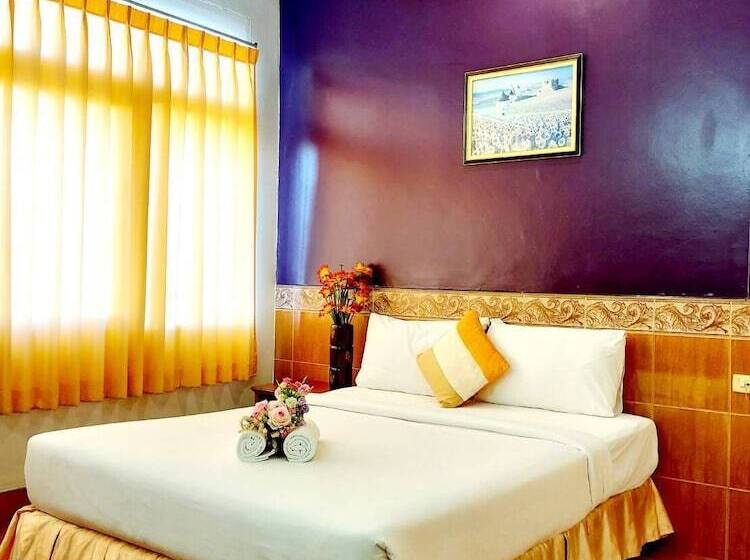 اتاق سوپریور, Suriwong Chumphon