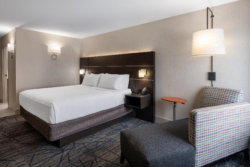キングサイズベッドのスタンダードルーム, Holiday Inn Express Corydon, An Ihg