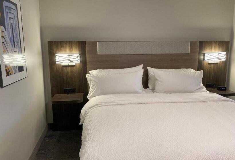 适合残疾人士使用的带超级大床的标准间, Holiday Inn Express Plymouth, An Ihg